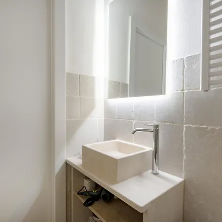 Palazzo Della Torre 201– Modern Historic Appartamento Bari